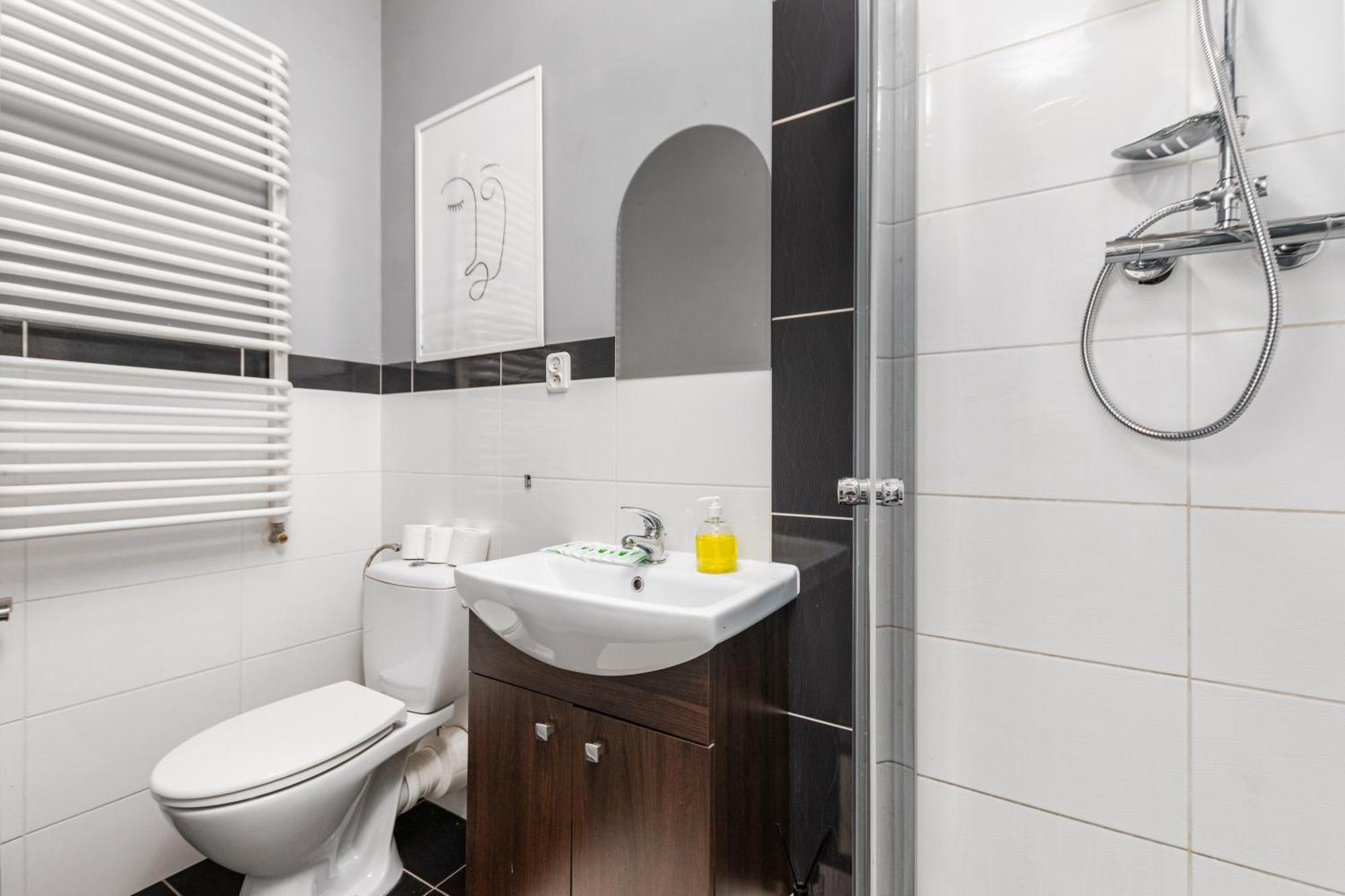 Nowogrodzka 44 By Homeprime Varşovia Exterior foto